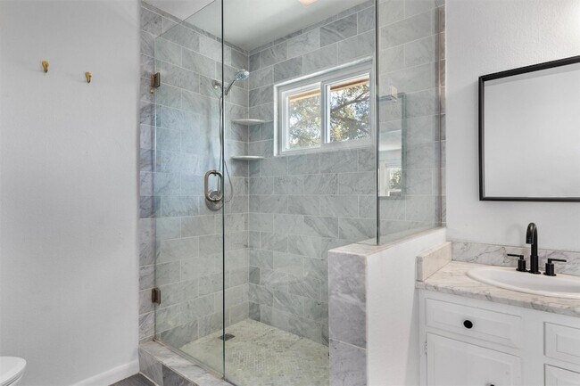 Building Photo - 9809 Meadowheath Dr