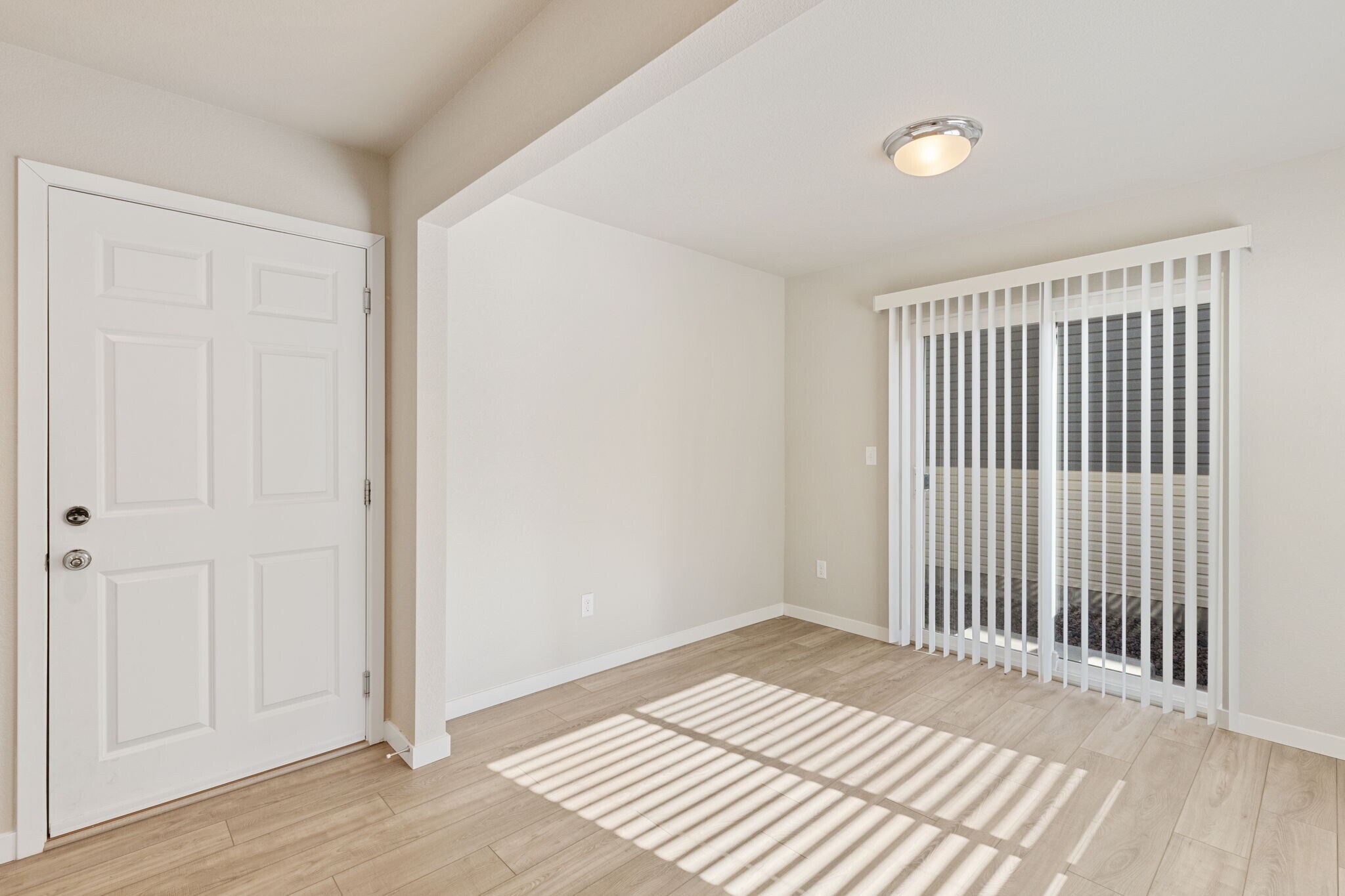 Building Photo - 5748 Thurless Ln