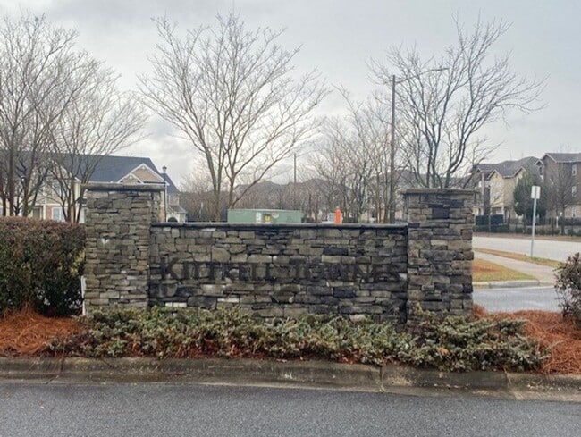 Building Photo - Townhome in great location!