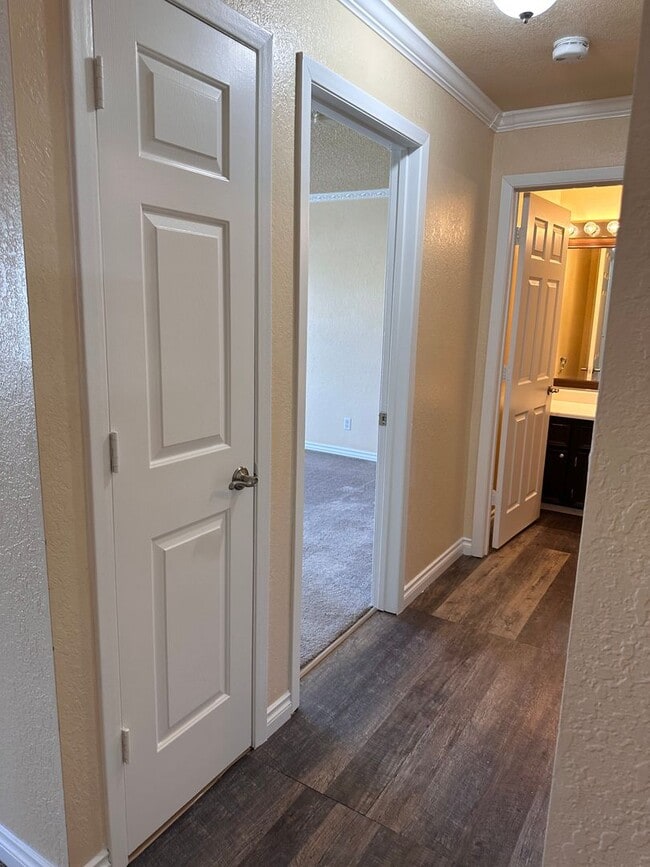 Building Photo - Affordable East Anchorage with W/D in Unit