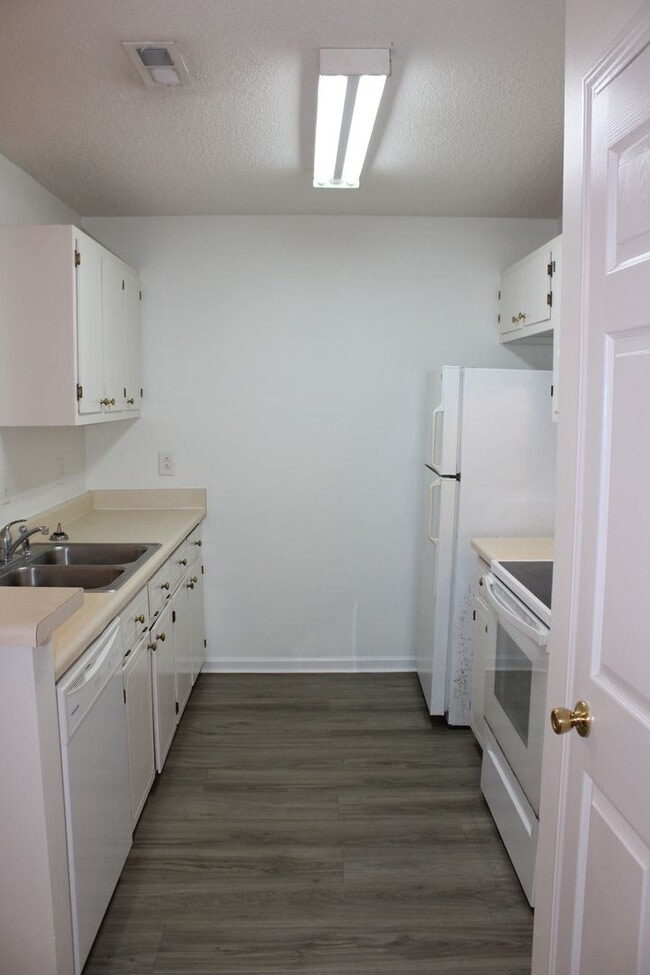 Building Photo - Charming Duplex in Havelock