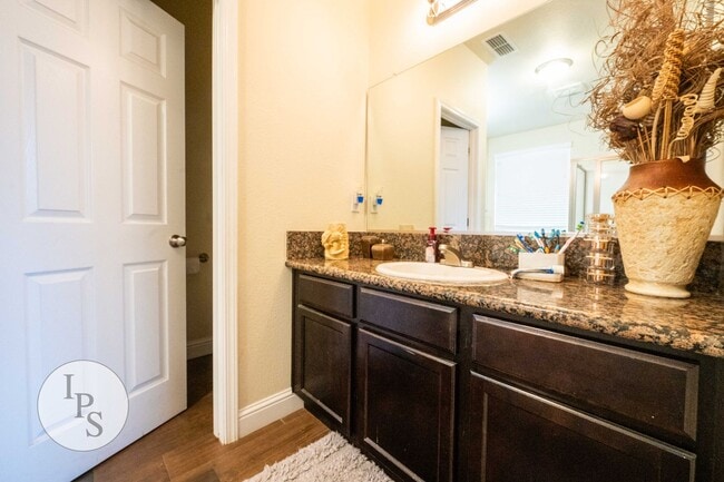 Building Photo - Sanger Home, 4BR/3BA, Near HighSchool + Parks -  Large Side Lot Included