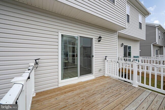 Building Photo - 272 Macoun Way