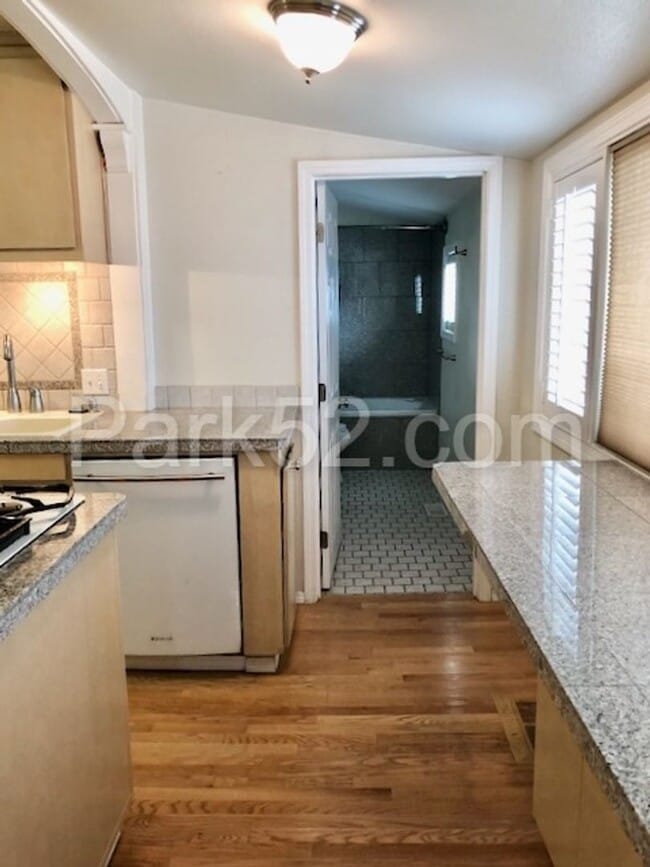 Building Photo - 3 Bedroom Single Family Home - Views!