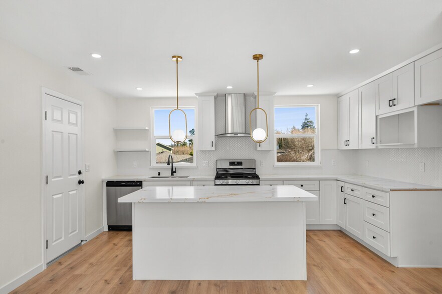 Building Photo - 8 Corte Dorado