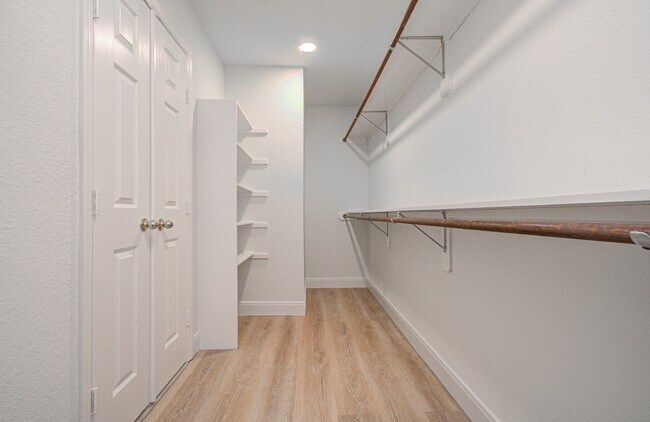 Building Photo - 2311 Meadow Briar Dr