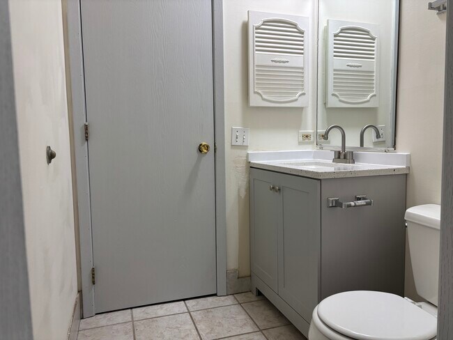 bathroom 2 - 15 Echo Ct