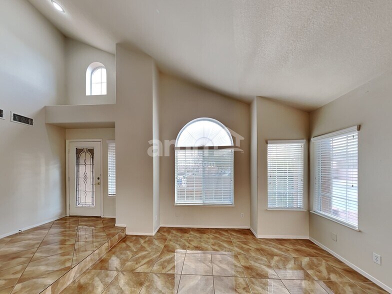 Building Photo - 8188 Sedona Sunrise Dr