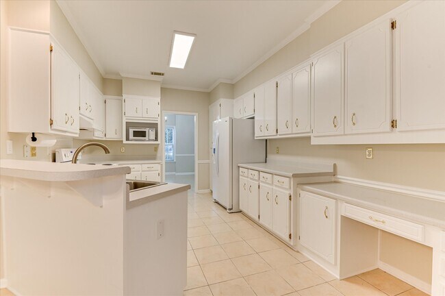 Building Photo - 2937 Hillcreek Dr