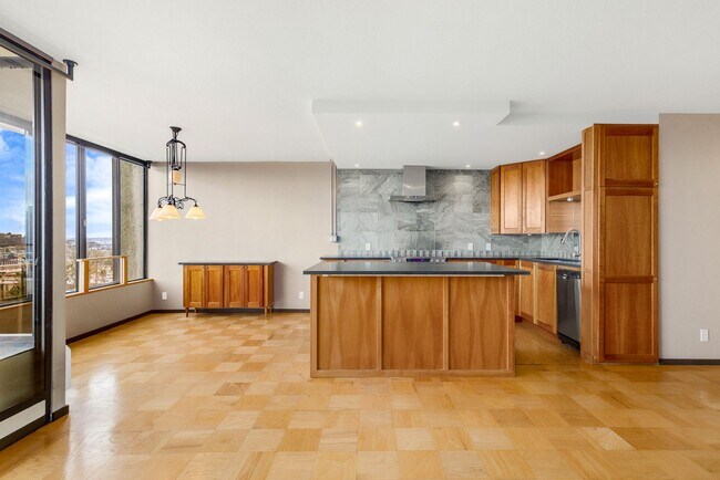 Building Photo - 601 Belmont Ave E