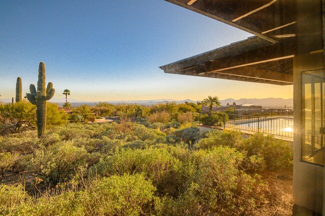 Building Photo - STUNNING HOME WITH BREATHTAKING VIEWS LOCA...