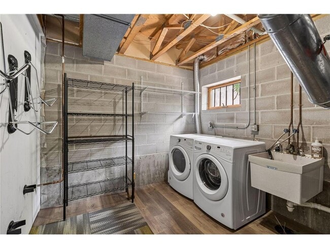 Building Photo - 2831 Kenwood Isles Dr