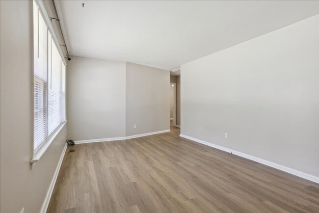 Building Photo - Big Bethel Heights - Hampton