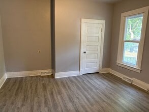Building Photo - Newly renovated east side 1 BR/1BA