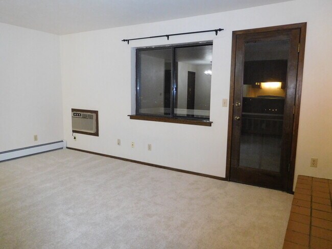 Primary Photo - 2800 Kalmia Ave