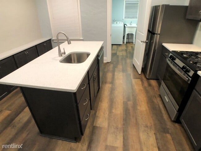 Building Photo - 2 br, 1 bath Townhome - 5346 Hillcrest St