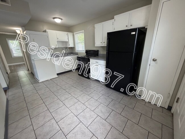 Building Photo - 3 Bed 1 bath