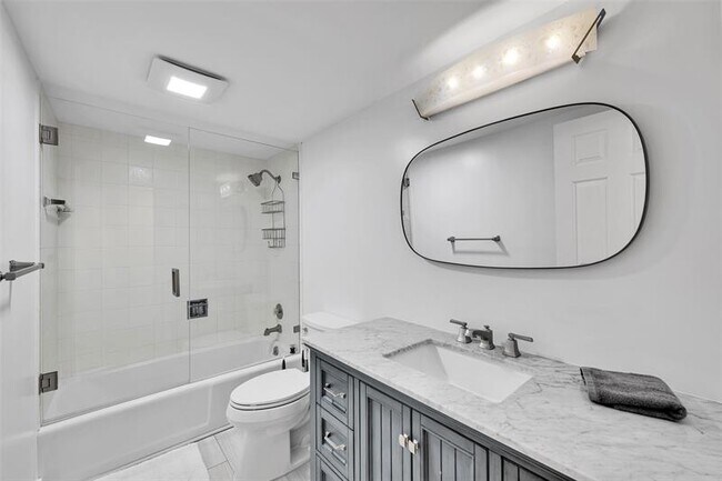 Building Photo - 5100 N Ocean Blvd