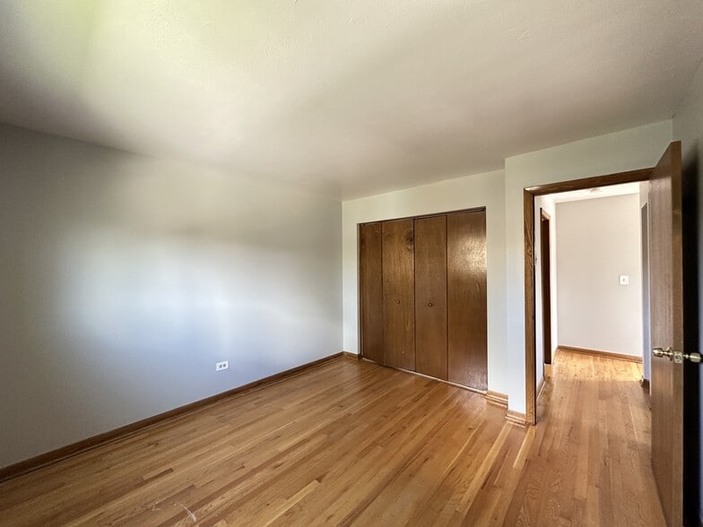 Building Photo - 1639 Oakwood Ave