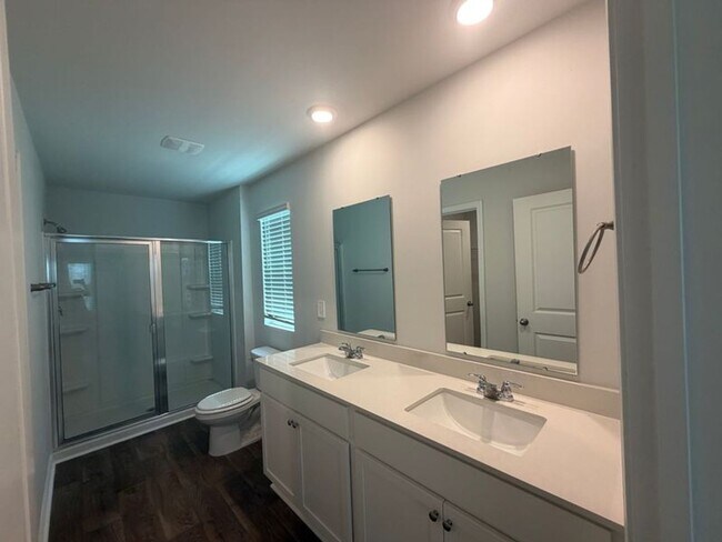 Building Photo - 100 Windcrest Dr