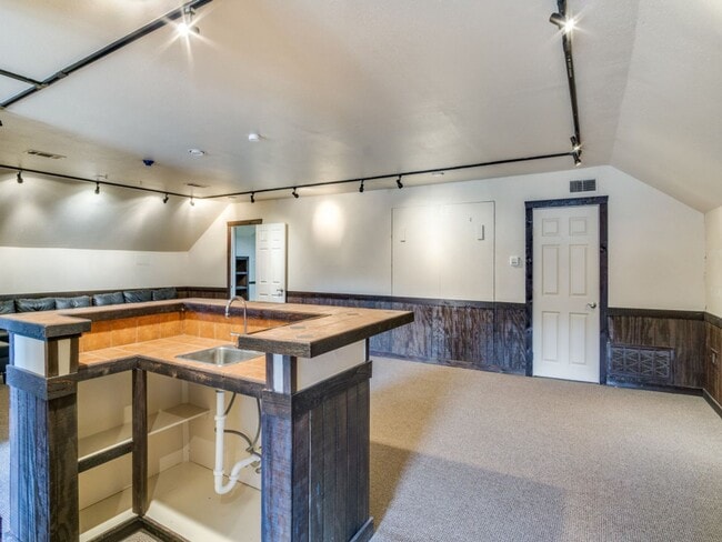 Building Photo - Incredible 4-bedroom, 3-bath Home with sparkling Pool on a gorgeous lot in highly sought-after Al...