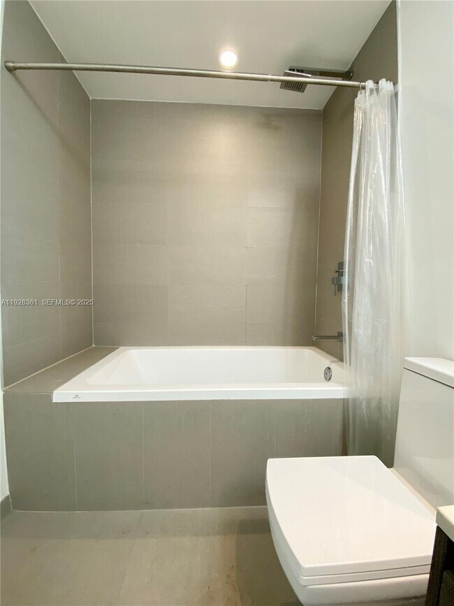 Building Photo - 1080 Brickell Ave