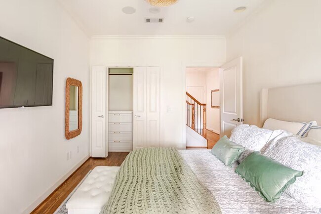 Building Photo - 6515 Minola St