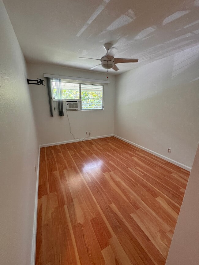 Building Photo - 147 Oko St