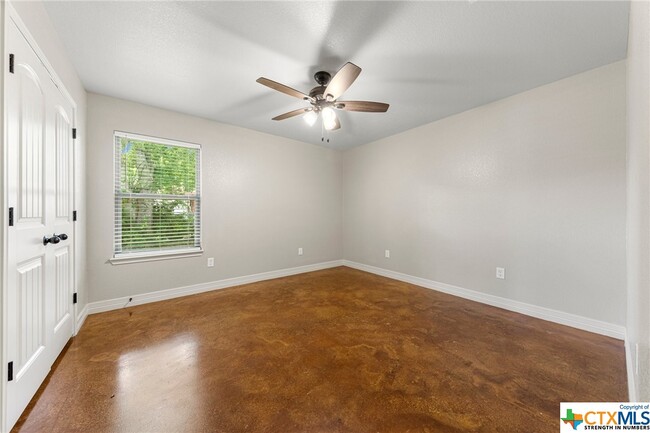 Building Photo - 2807 Terrace Dr