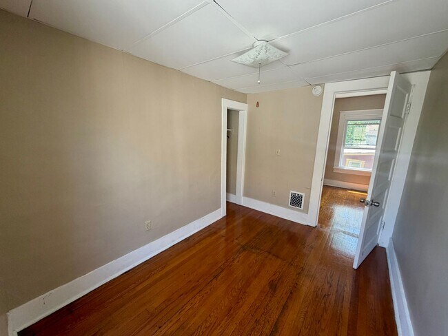 Building Photo - 140-42 Grumbach Ave
