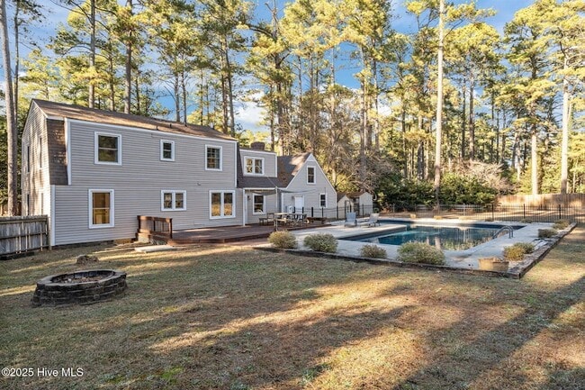 Building Photo - 215 Canterbury Rd