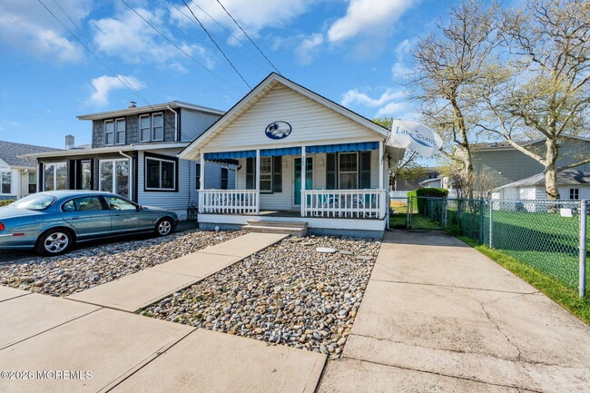 Building Photo - 307 18th Ave