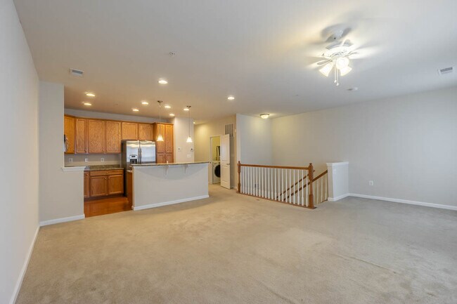 Building Photo - 2504 Hurston Ln NE