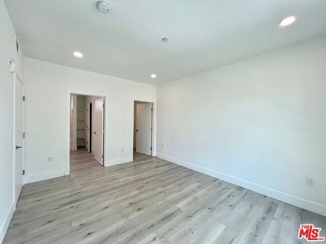 Building Photo - 14612 Calvert St