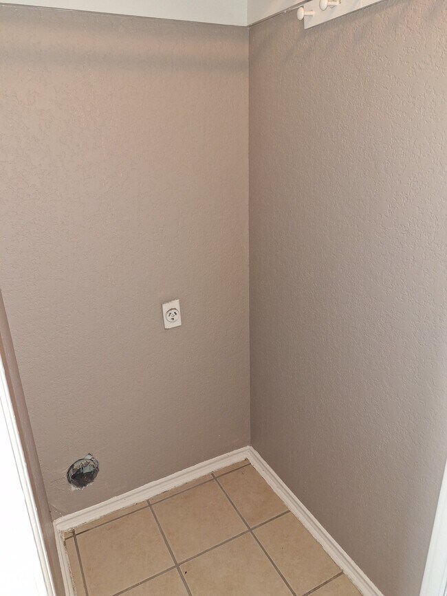 Building Photo - 4525 Compass Ct