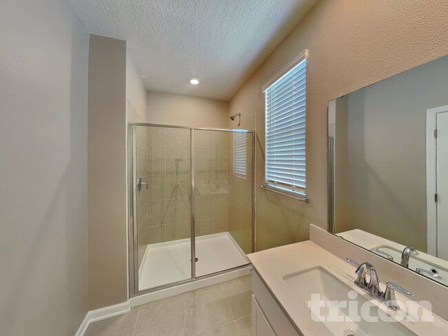 Building Photo - 733 Honeyrock St