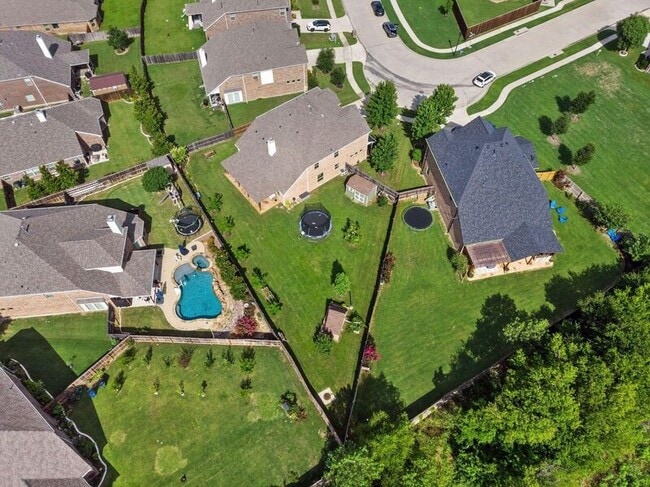 Building Photo - 5601 Fremont Dr