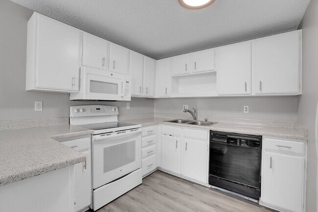 Building Photo - $1,700.00 - 3 Bedrooms, 2 Bathrooms, Condo...