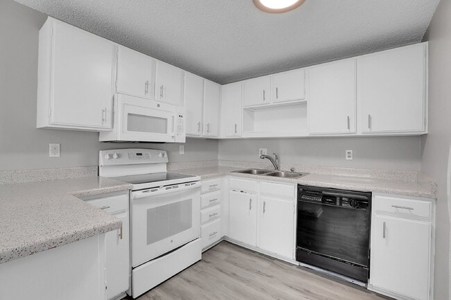 Building Photo - $1,750.00 - 3 Bedrooms, 2 Bathrooms, Condo...