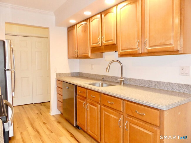 Building Photo - 50 Aiken St