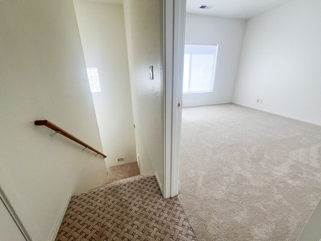 Building Photo - TOWNHOME - COTTONWOOD - Cottonwood Square Commons