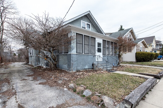 Building Photo - 236 S Park Ave