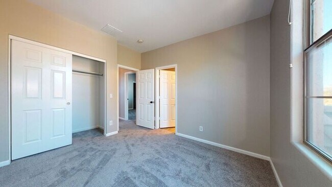 Building Photo - Very nice home in highly sought after location!
