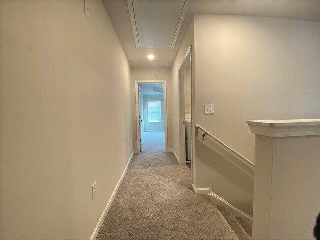 Building Photo - 4679 Fullerton Dr