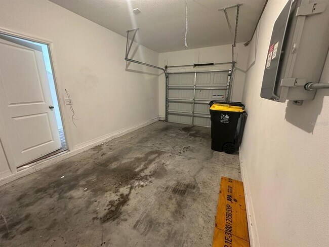 Building Photo - 118 Mandovi St