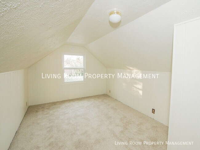 Building Photo - 3740 SE Tibbetts St