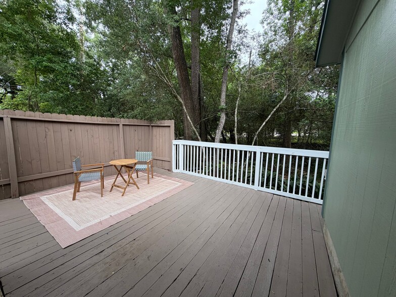 Building Photo - 1 Laurel Oak Pl