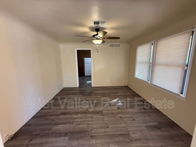 Building Photo - 334 B St