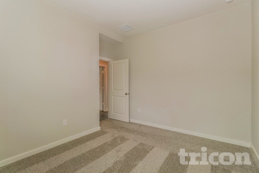 Building Photo - 617 Raglands Rd