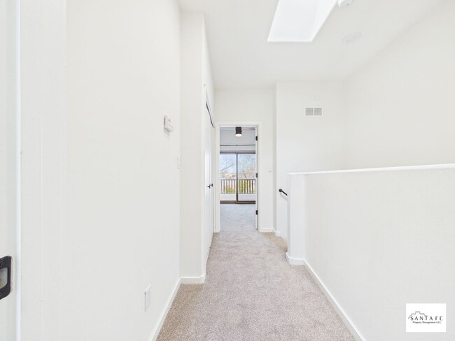 Building Photo - Two Level Townhouse Available February 1, 2026